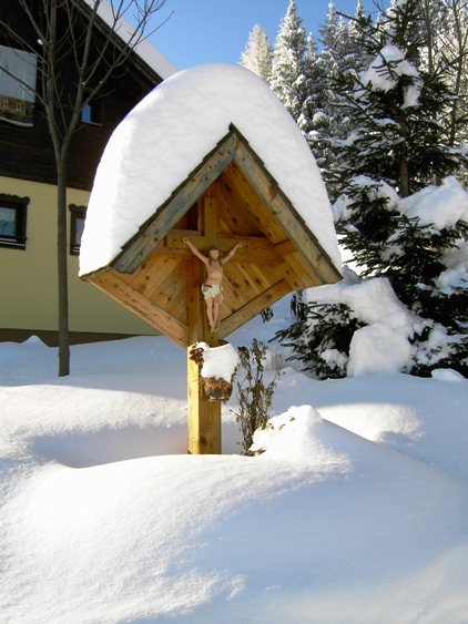 Kreuz beim Haus Reinsich
